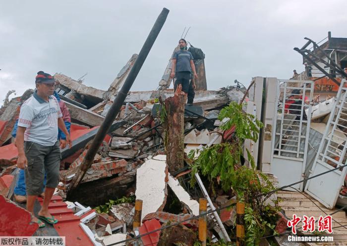 地震造成人员死亡最主要的原因是